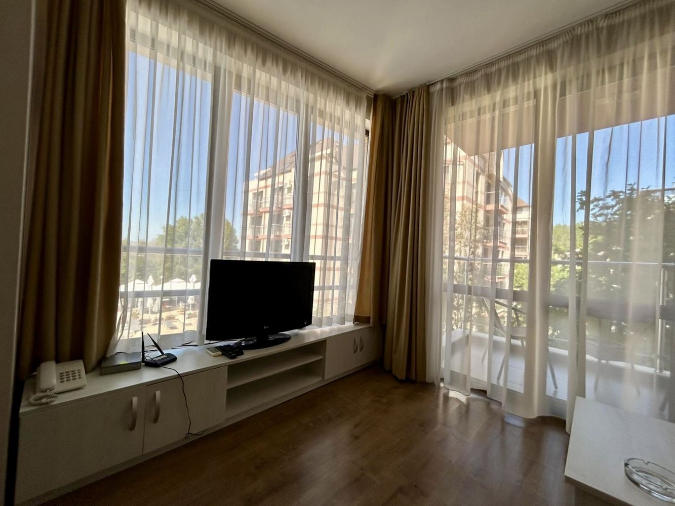 Útulný 2+kk apartmán s výhledem na bazén a zeleň v skvělém komplexu ve Slunečném pobřeží