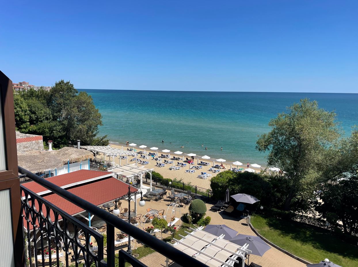 Sveti Vlas: elegantní dvoupokojový apartmán s přímým výhledem na moře