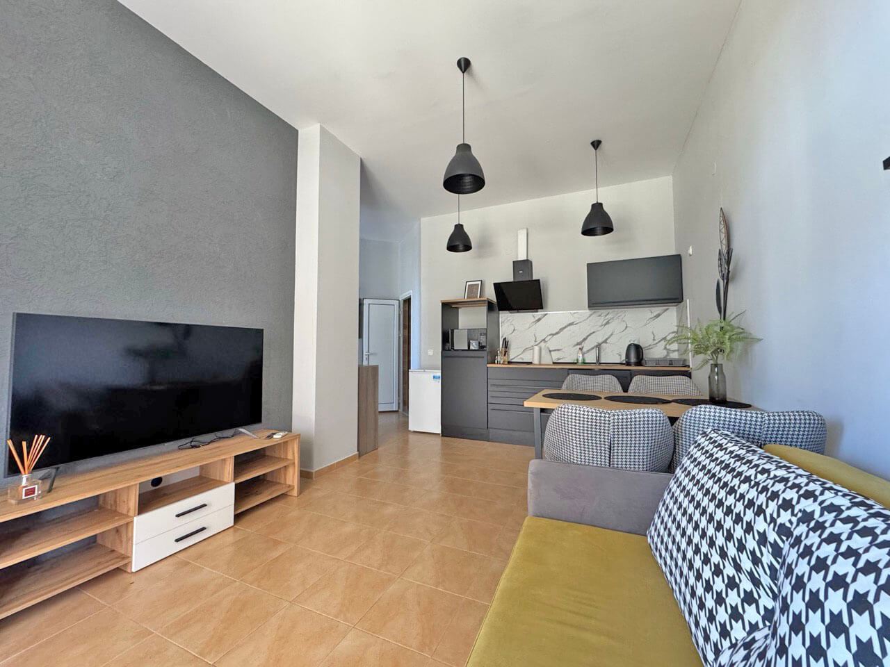 Jednopokojový apartmán ve Sveti Vlas – útulnost, komfort a plně zařízené bydlení v prestižním komplexu