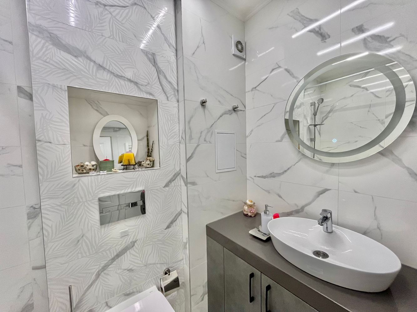 Luxusní apartmán se dvěma ložnicemi na dvou úrovních v srdci Ravdy – novostavba s bazénem a prémiovým komfortem