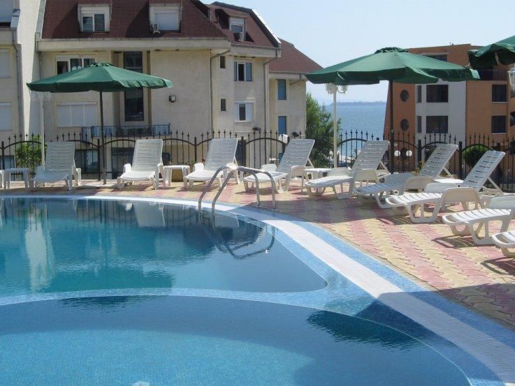 Prostorný apartmán s jednou ložnicí a výhledem na moře jen jednu minutu od pláže ve Sveti Vlas