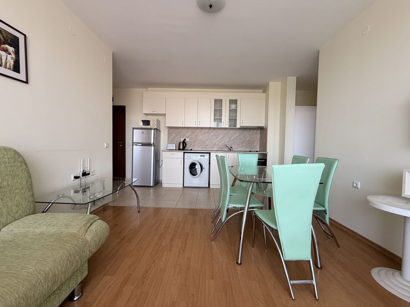 Prostorný apartmán se dvěma ložnicemi ve Slunečném pobřeží – panoramatický výhled a klidná lokalita