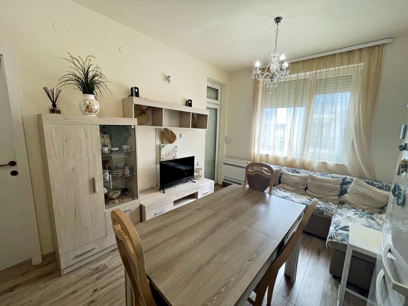Moderní apartmán se dvěma ložnicemi na Slunečném pobřeží – komfort, lokalita a skvělá infrastruktura