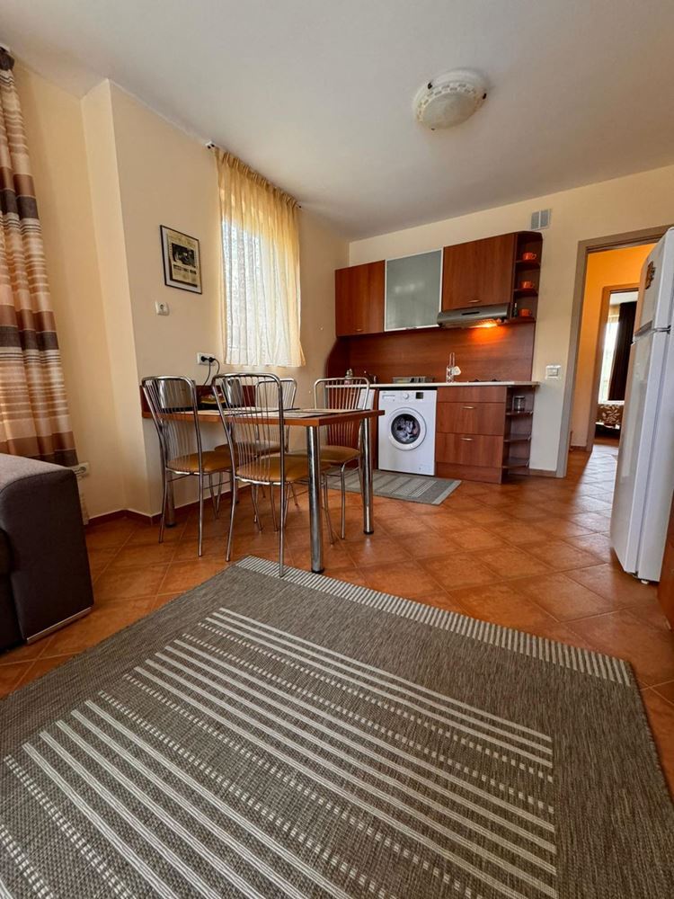 Prostorný apartmán s jednou ložnicí v celoročním komplexu – vynikající volba pro bydlení a investici