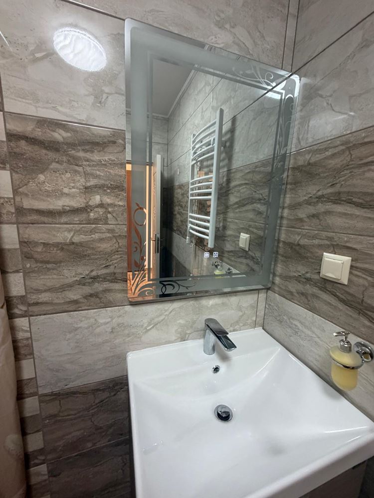 Útulný apartmán s jednou ložnicí a obrovskou terasou v Ravdě – váš osobní prostor u moře