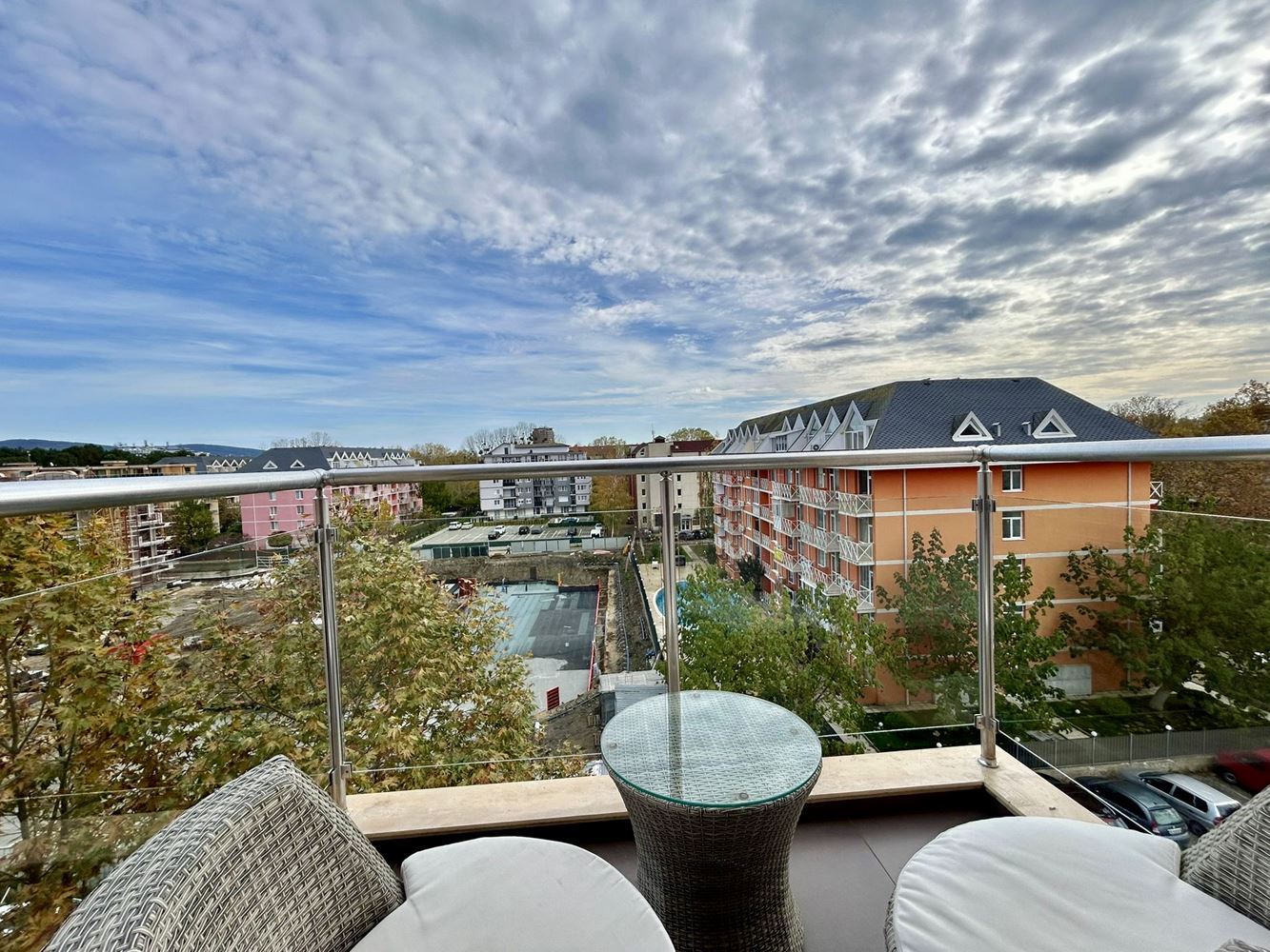 Moderní studio v prestižním komplexu na Slunečném pobřeží – ideální pro investici i komfortní bydlení