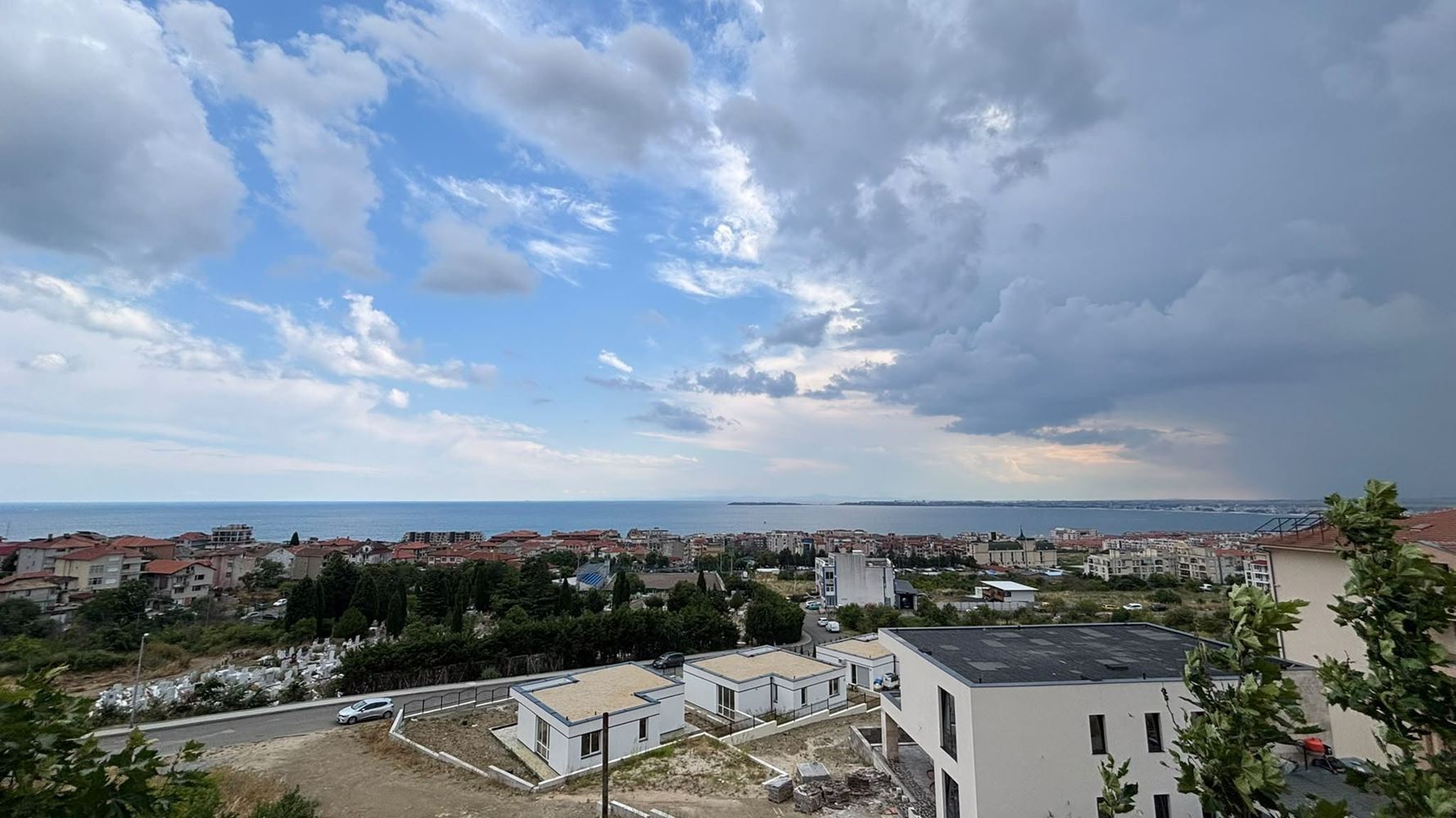 Apartmán s jednou ložnicí s výhledem na moře ve Sveti Vlas – bez poplatku za údržbu, s parkováním, připravený k nastěhování