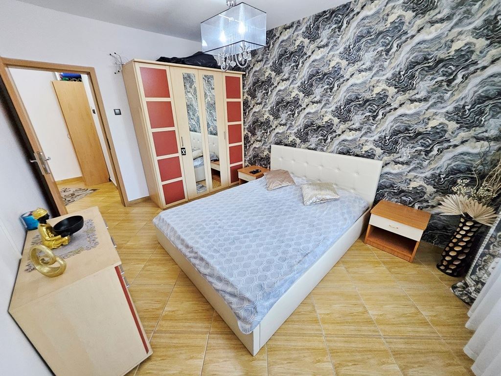 Stylový apartmán s jednou ložnicí s výhledem na bazén v letovisku Slunečné pobřeží