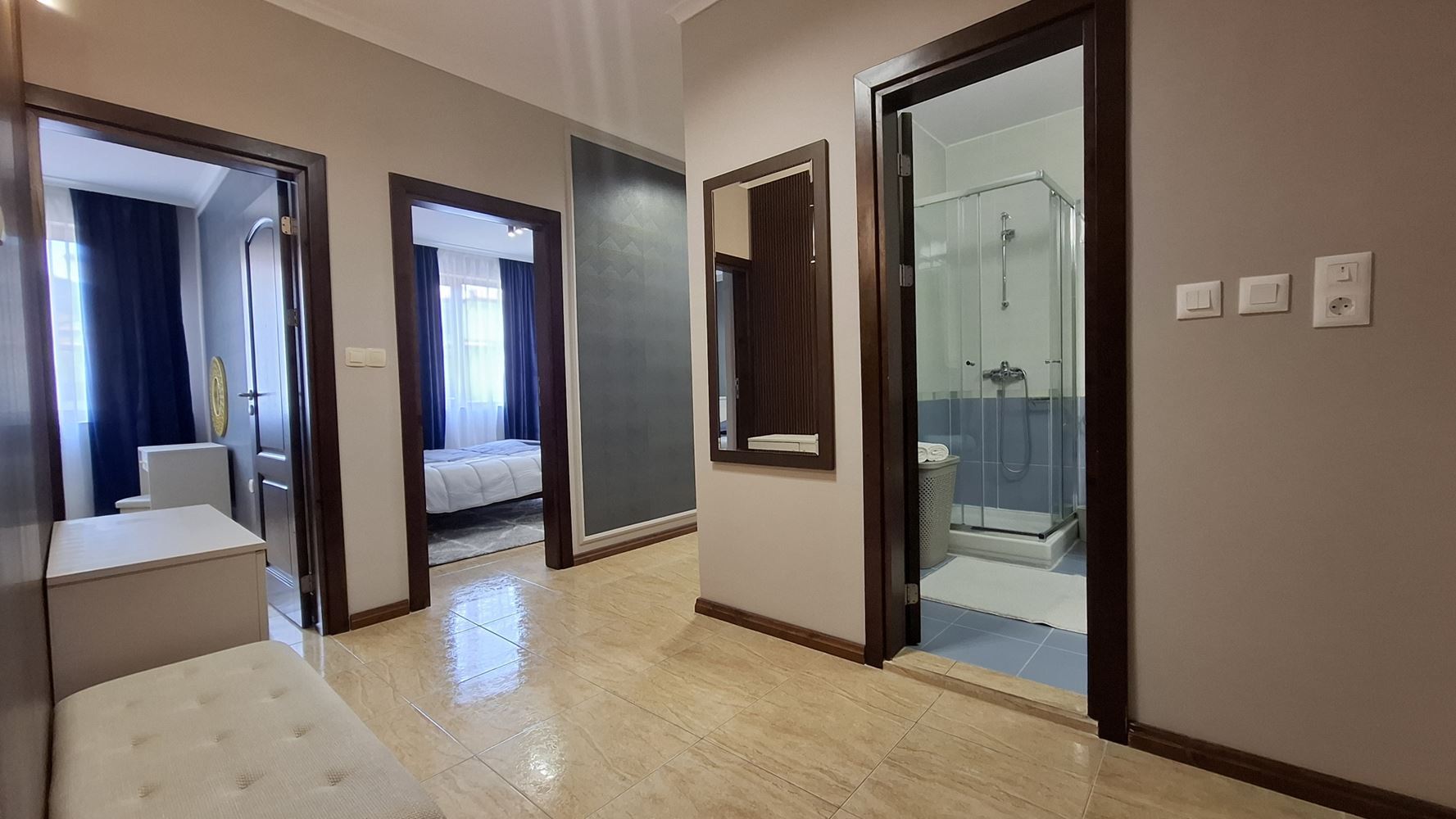 Luxusní apartmán se dvěma ložnicemi v první linii u moře ve Svatém Vlasu – jedinečná mořská atmosféra a prestižní komfort