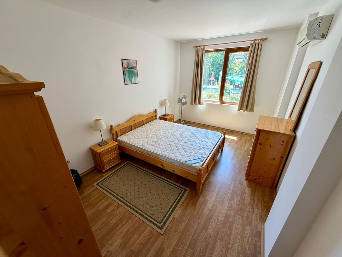 Prostorný apartmán s jednou ložnicí a výhledem na bazén v Aheloy