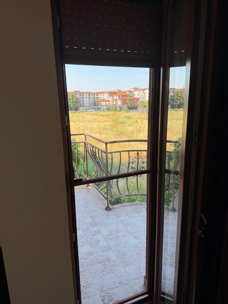 Útulný apartmán s jednou ložnicí v Ravdě v komplexu – připravený k bydlení