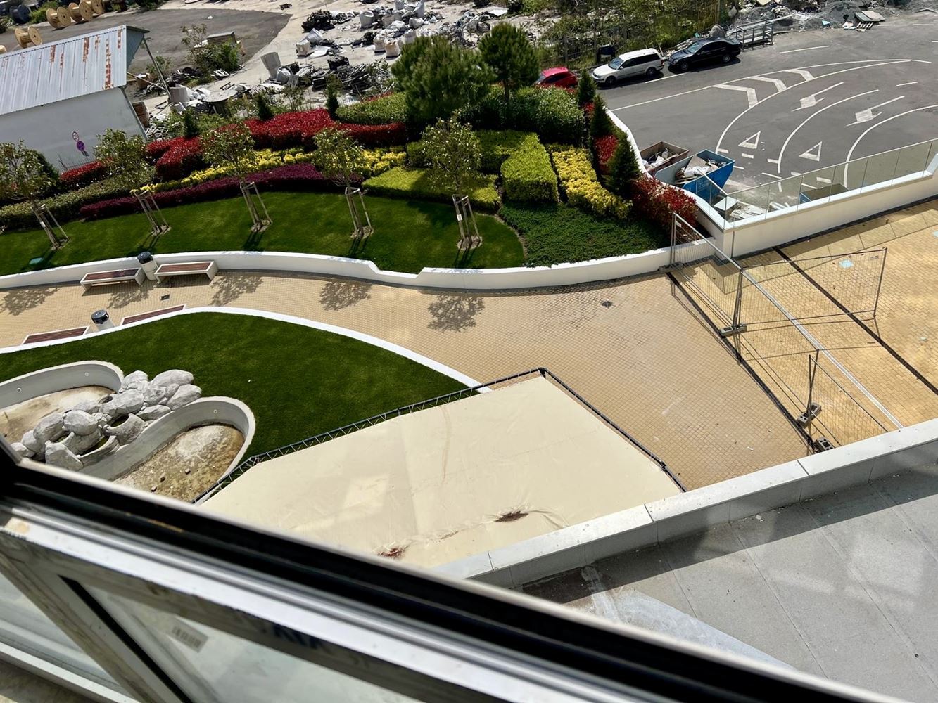 Moderní apartmán s jednou ložnicí s panoramatickým výhledem v prestižním komplexu – připraven k nastěhování