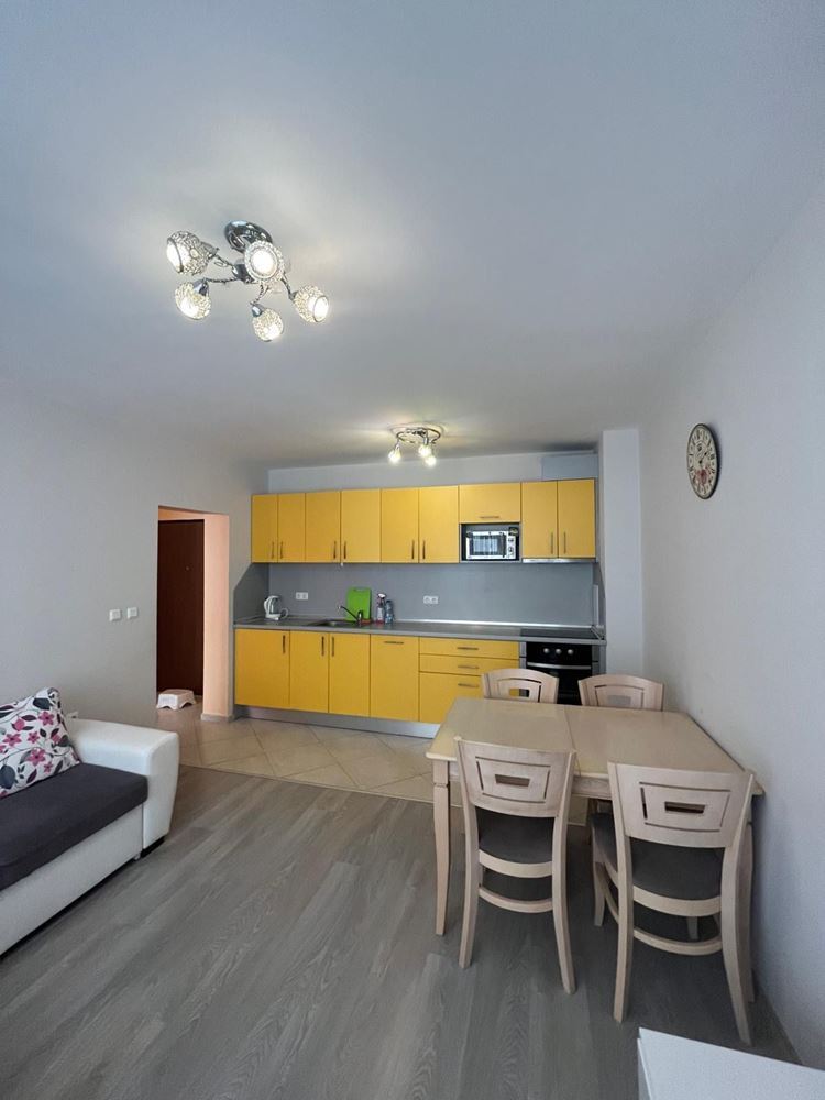 Prostorný apartmán se dvěma ložnicemi, panoramatickou terasou a výhledem na moře v srdci Pomorie