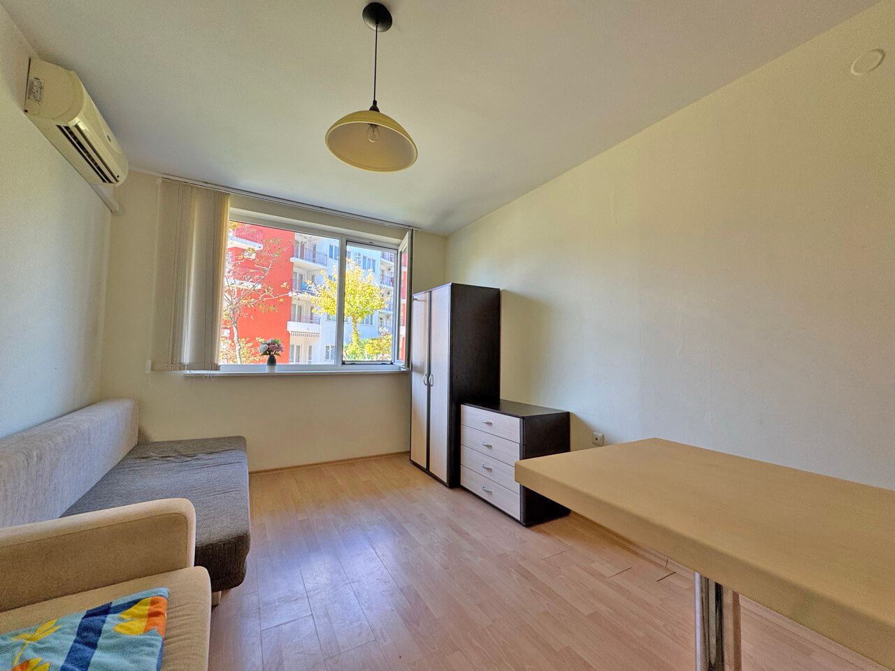 Půvabné studio v první linii u moře ve Sveti Vlasu – působivý komplex s mnoha bazény a dalšími službami