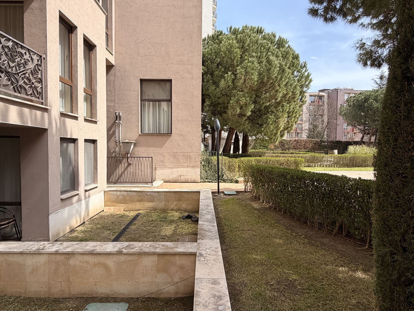 Exkluzivní studio se zahradou a přímým přístupem k bazénu – 100 m od moře ve Slunečném pobřeží