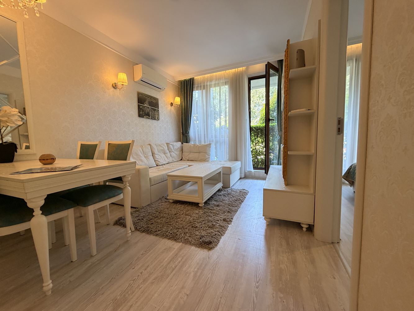 Apartmán s jednou ložnicí s výhledem na park a bazén v prestižním komplexu na Slunečném pobřeží