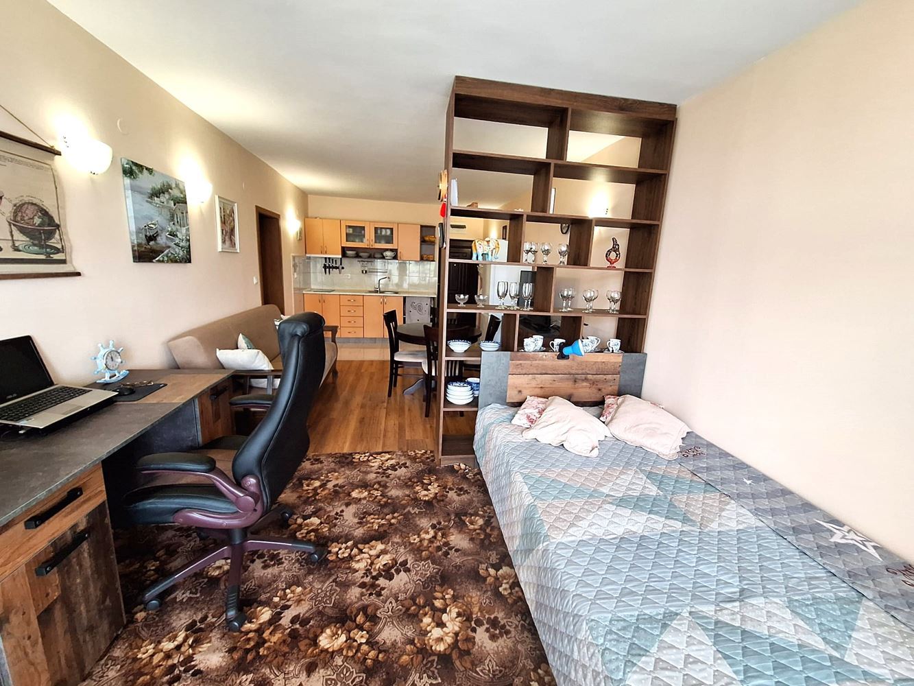 Prostorný a plně zařízený apartmán s jednou ložnicí v blízkosti pláže