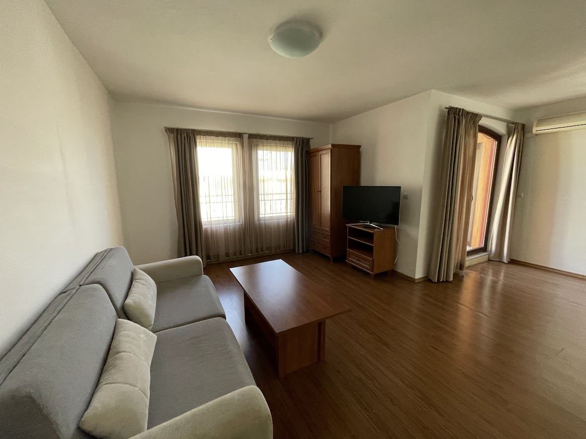 Výhled na moře a prvotřídní lokalita – byt v komplexu se službami, Aheloy