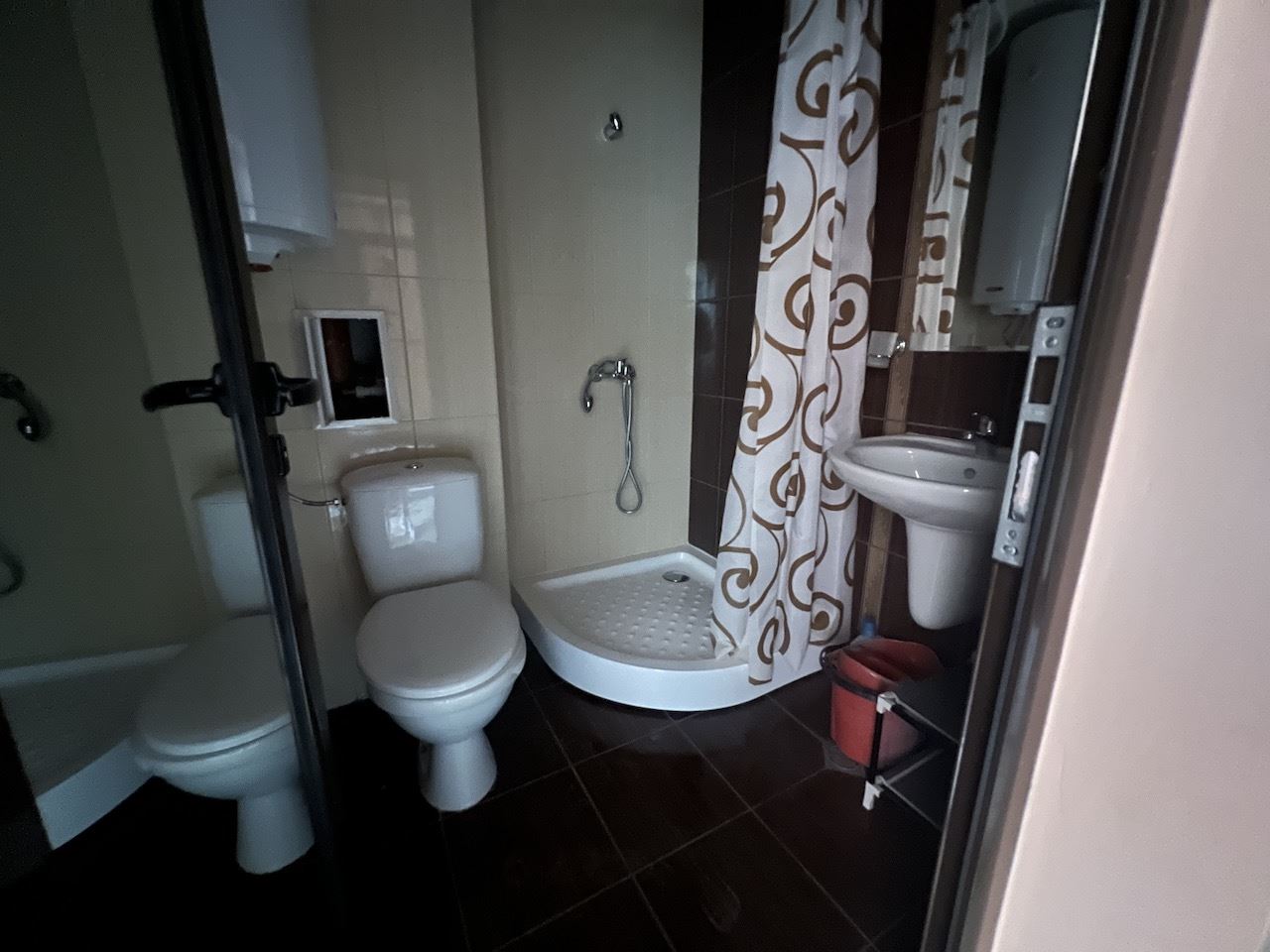 Útulné studio v srdci Elenite – jen pár minut od pláže, v uzavřeném komplexu s bazénem a skvělým zázemím