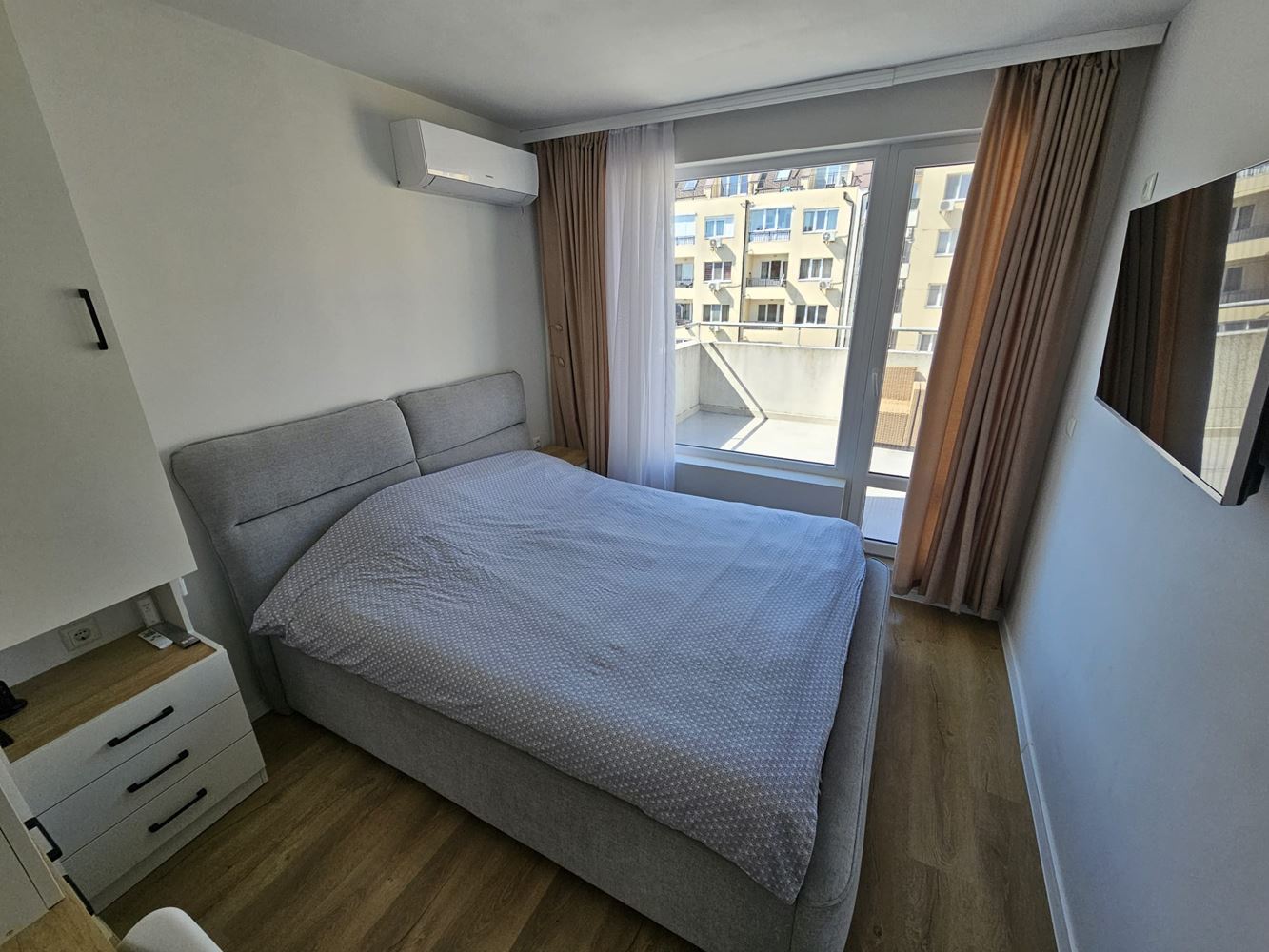 Prostorný a světlý byt se dvěma ložnicemi a dvěma velkými terasami v Meden Rudnik – ideální pro rodinu nebo investici