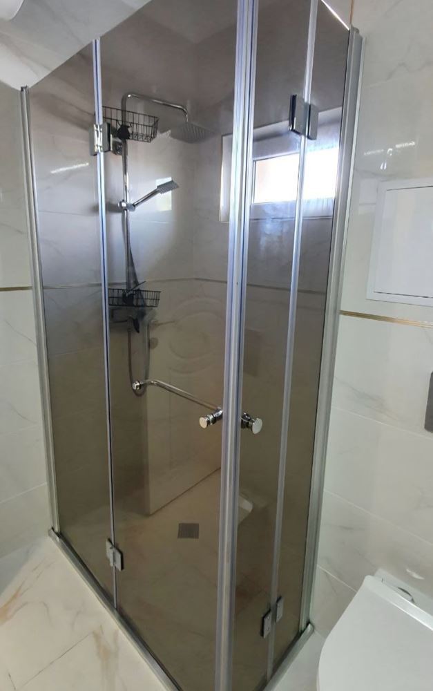 Apartmán se dvěma ložnicemi a velkou panoramatickou terasou ve stylovém komplexu v Sunny Beach