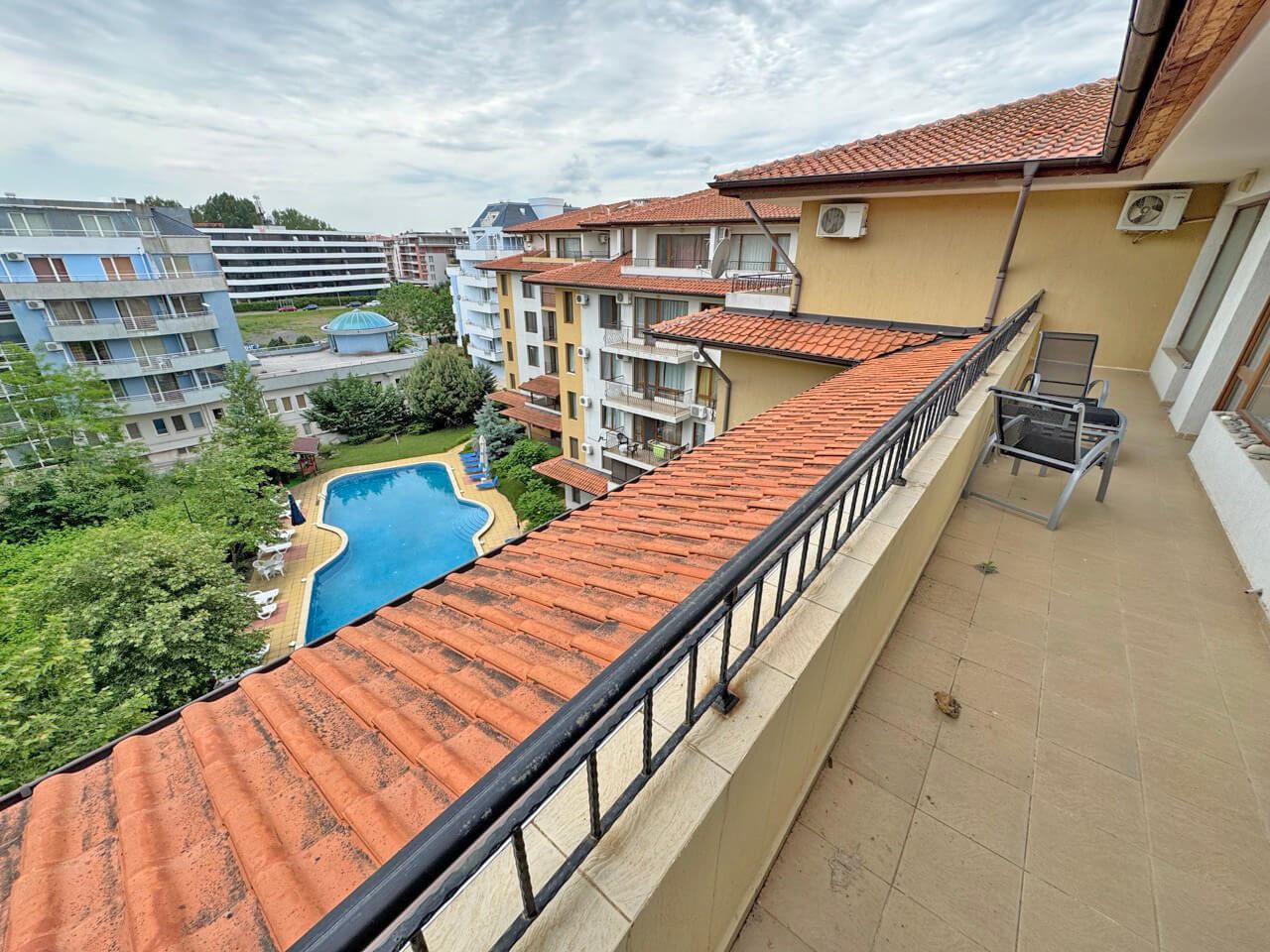 Prostorný apartmán se dvěma ložnicemi v srdci Slunečného pobřeží – komfort, lokalita a vynikající investice