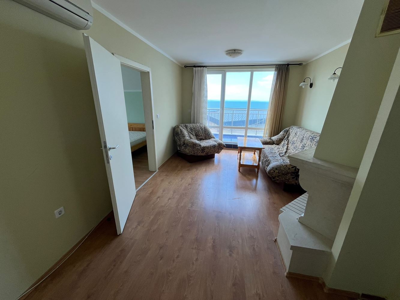 Apartmán se dvěma ložnicemi v první linii v Pomorie s působivým panoramatickým výhledem na moře