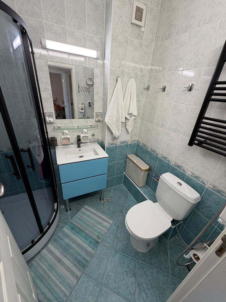 Plně zařízený dvoupokojový apartmán v Slunečním pobřeží s výbornou infrastrukturou a bezpečností