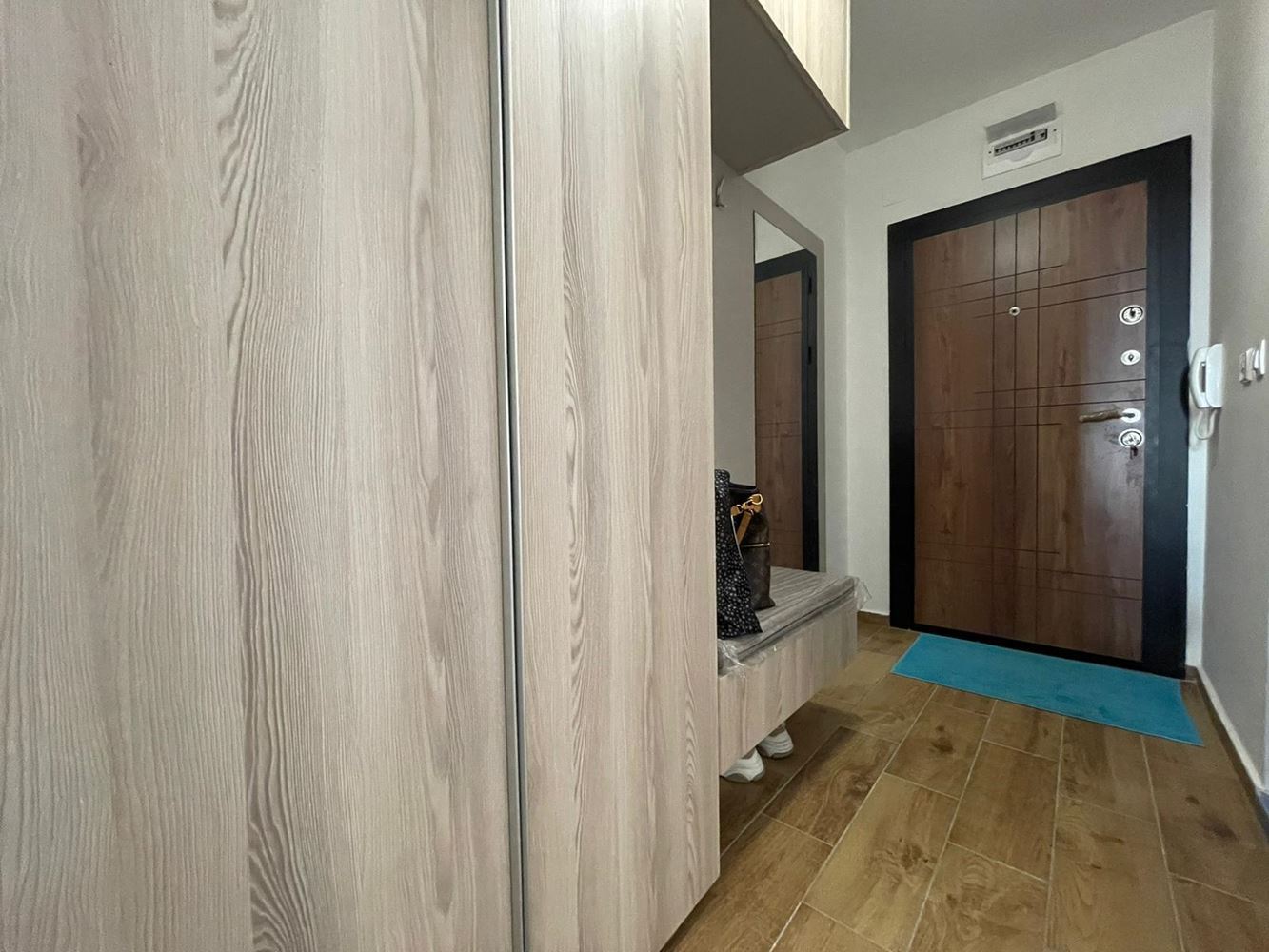 Zařízený apartmán s jednou ložnicí bez poplatku za údržbu v Sarafovu