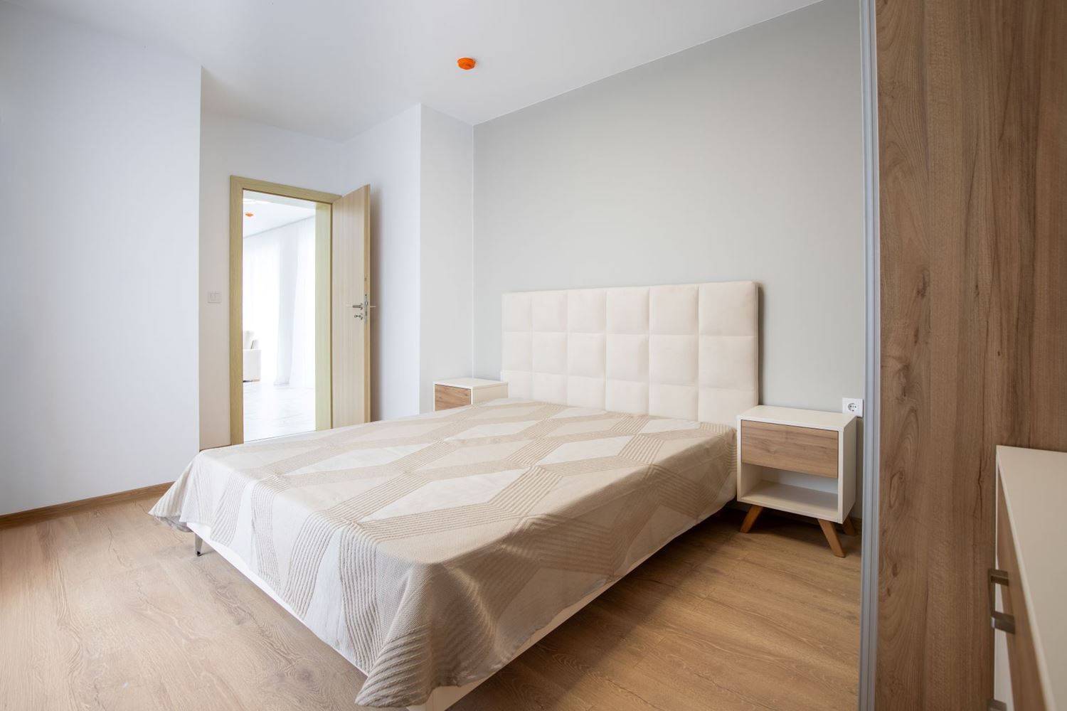 Luxusní apartmán s jednou ložnicí 50 m od moře v moderním komplexu v Aheloy