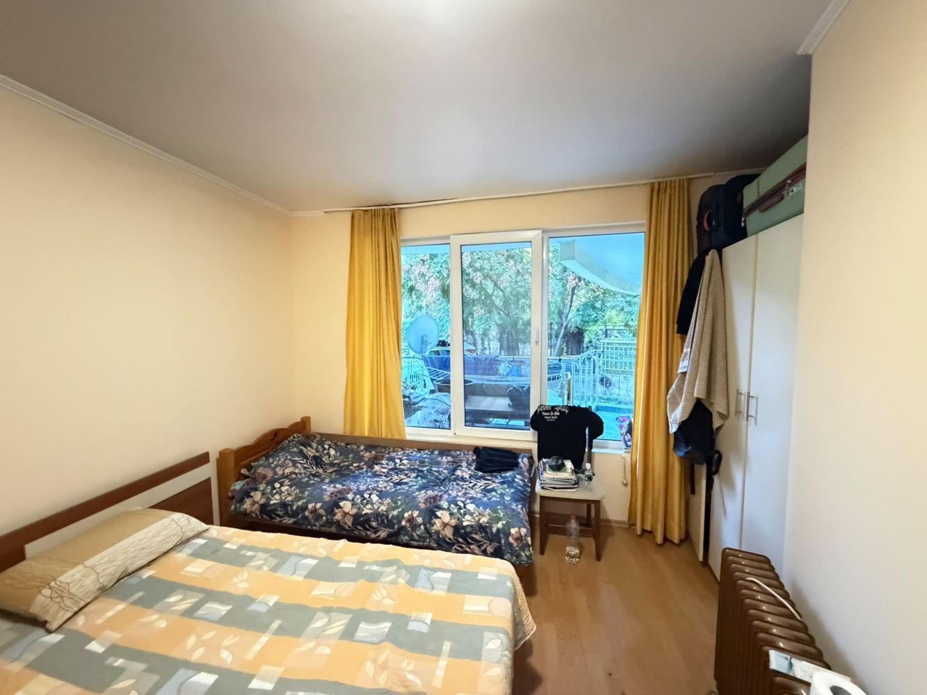 100 metrů od moře – útulný apartmán s jednou ložnicí a výhledem do klidné části komplexu