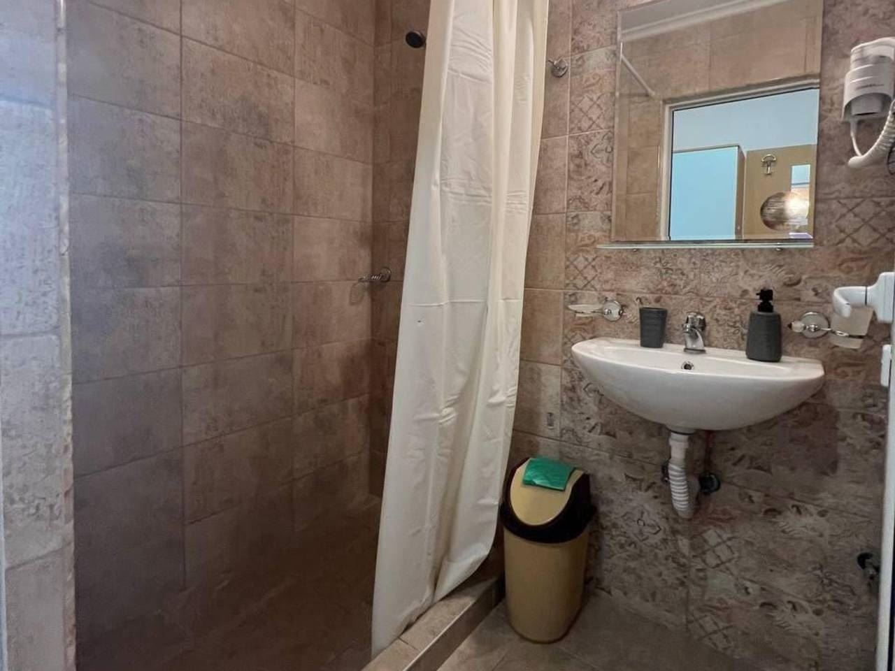 Studio s přímým vstupem k bazénu ve Slunečném pobřeží – vynikající lokalita a vybavení pro celoroční užívání