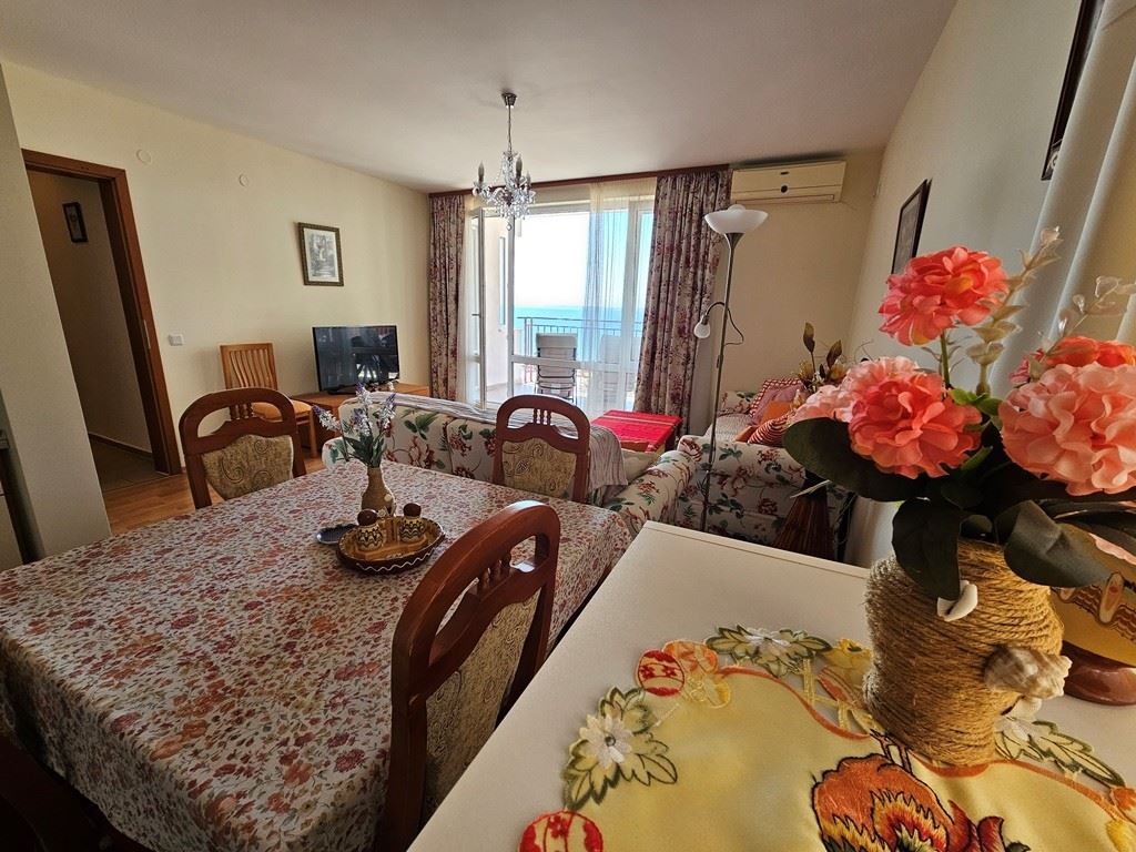 Sveti Vlas, první řada u moře – panoramatický byt s jednou ložnicí s výhledem na moře z každého pokoje