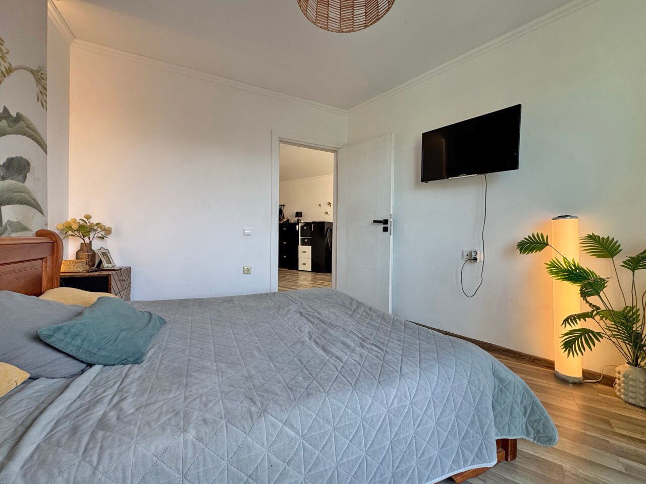 Apartmán s moderním vybavením a velkou terasou 200 m od pláže ve Slunečném pobřeží