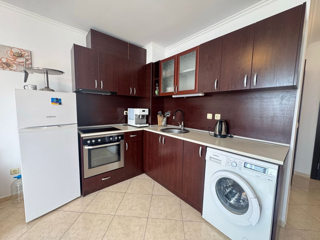 Apartmán s jednou ložnicí v uzavřeném komplexu v Aheloji – plně zařízený a připravený k nastěhování