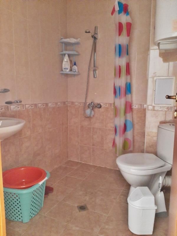 Plně zařízený třípokojový apartmán na Slunečném pobřeží – komfort, útulnost a bezpečná investice