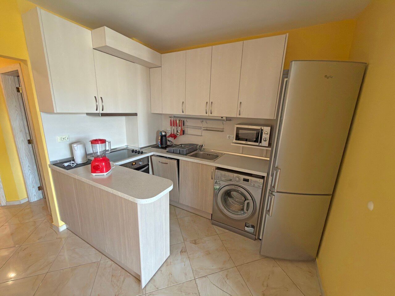 Apartmán se dvěma ložnicemi a výhledem na moře, 200 metrů od pláže v Pomorie