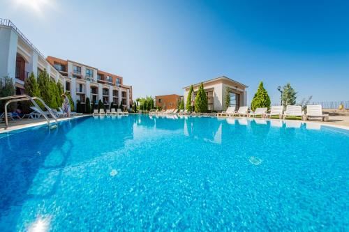 Útulný apartmán ve Sveti Vlas v přízemí – moře, hory a luxusní komplex