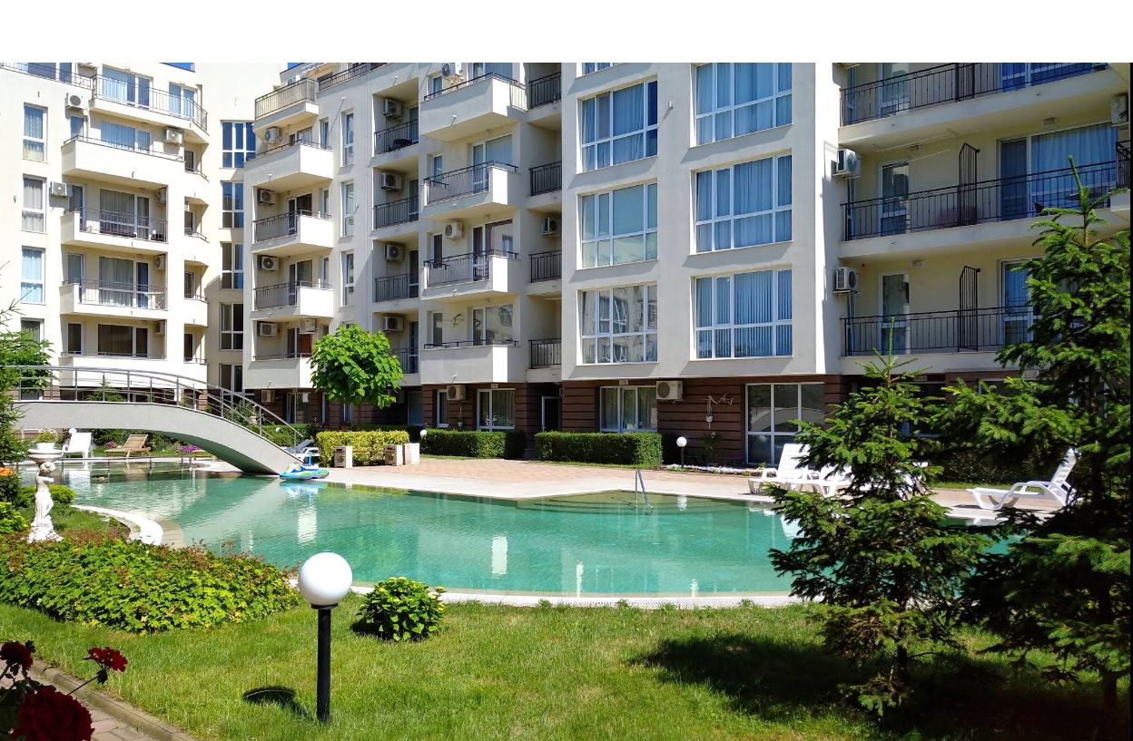 Prostorný apartmán s jednou ložnicí na Slunečném pobřeží – komfort, zeleň a skvělé zázemí v moderním komplexu