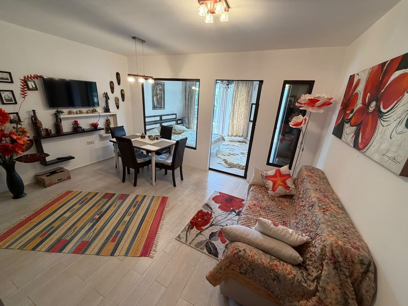 Stylový apartmán s jednou ložnicí v prestižním komplexu ve Sveti Vlas – připravený k nastěhování a s připravenými dokumenty pro rychlý obchod