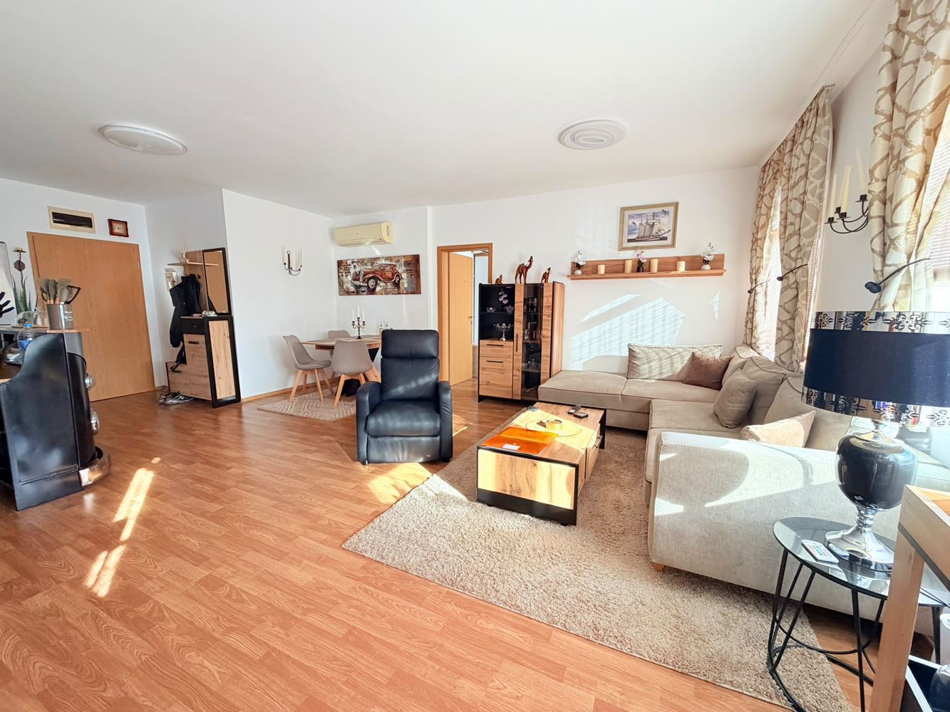 Luxusní apartmán se dvěma ložnicemi a výhledem na bazén v Aheloy – kompletně zařízený a připravený k nastěhování