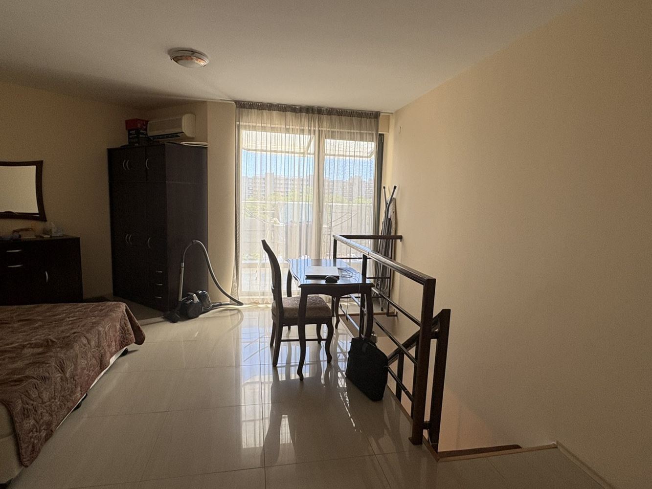 Prostorný mezonetový apartmán s jednou ložnicí v Sunny Beach – připravený k nastěhování, s nízkým poplatkem za údržbu