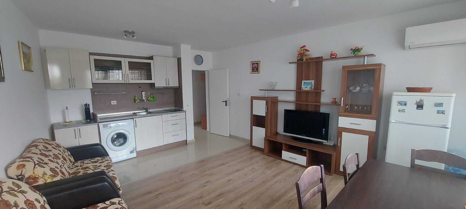 Apartmán s jednou ložnicí ve Sveti Vlas s nízkým poplatkem za údržbu a vybavením pro celoroční využití