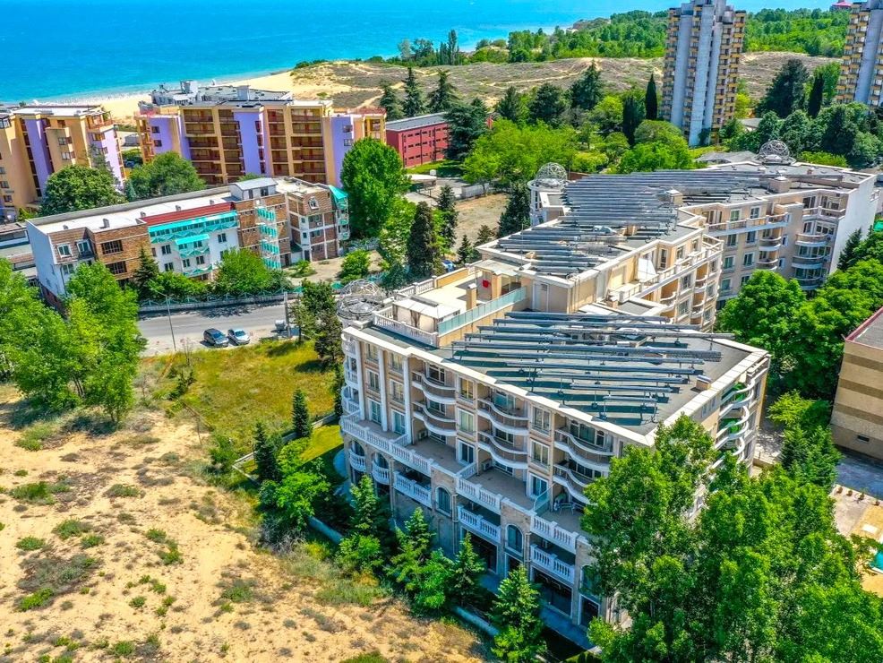 Prostorný apartmán se dvěma ložnicemi 100 metrů od pláže v Nesebaru