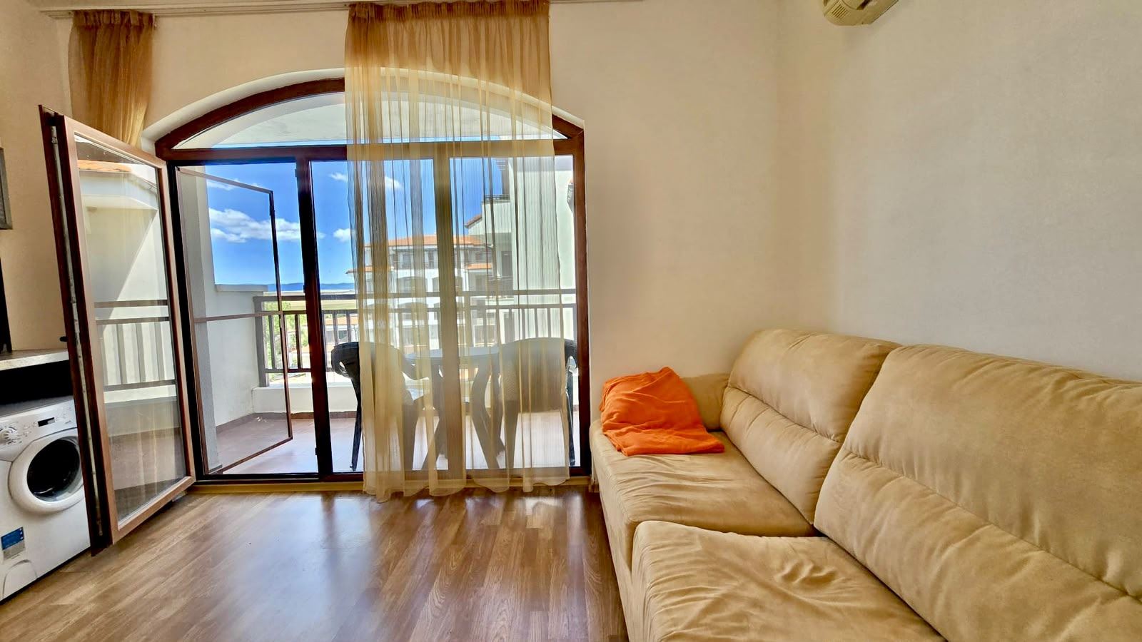Atraktivní apartmán s jednou ložnicí a výhledem na bazén v Aheloy
