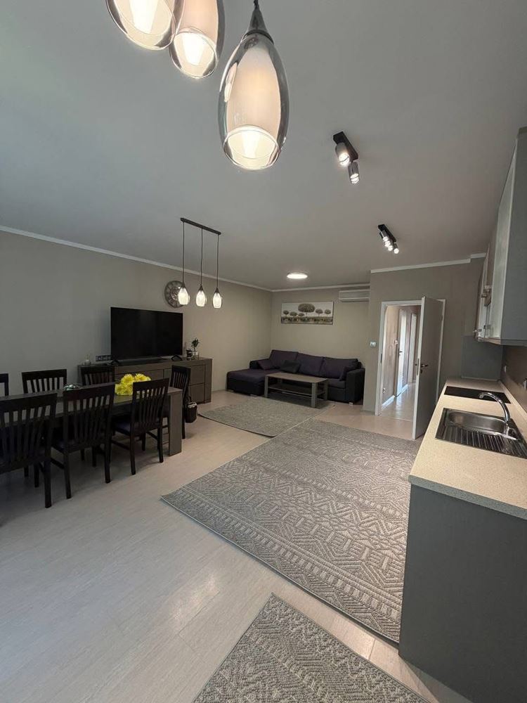 Prostorný apartmán se dvěma ložnicemi a výhledem na moře v první linii v Ravdě