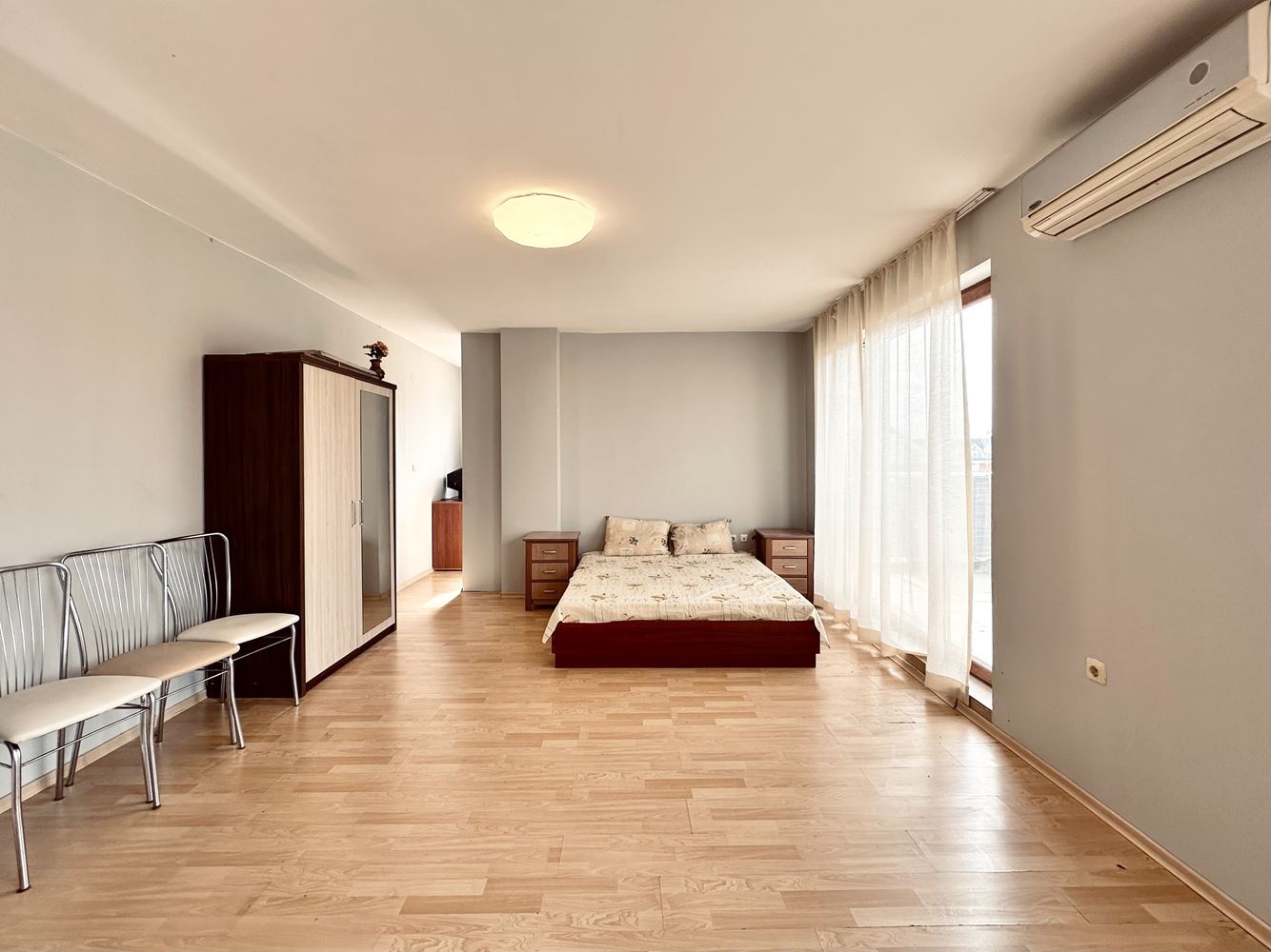  Prostorné studio s působivou panoramatickou terasou na Slunečním pobřeží