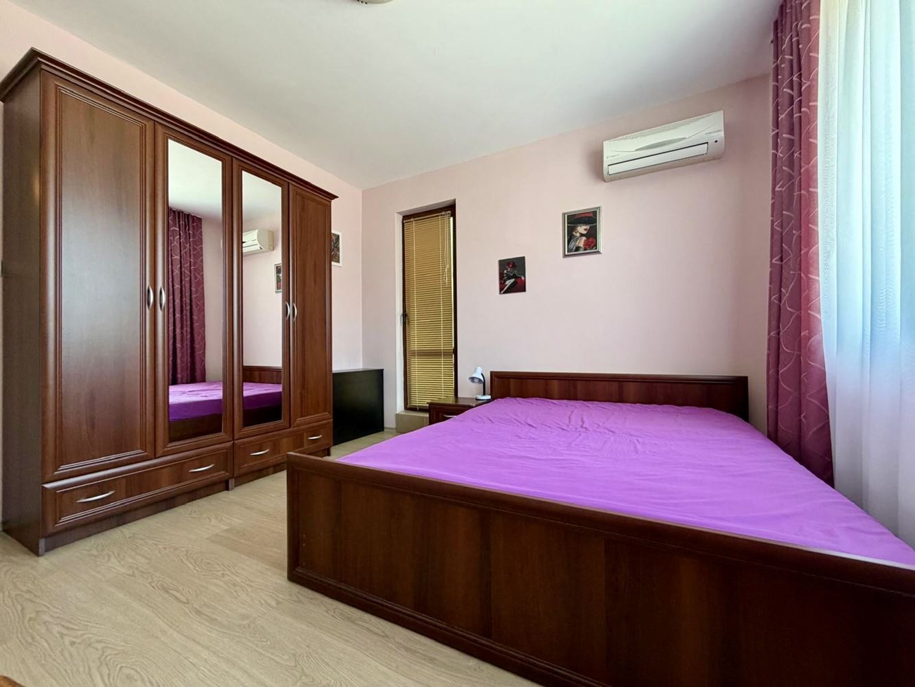 Sarafovo – prostorný apartmán s jednou ložnicí, Aktem 16, minimálním poplatkem za údržbu a kompletním vybavením