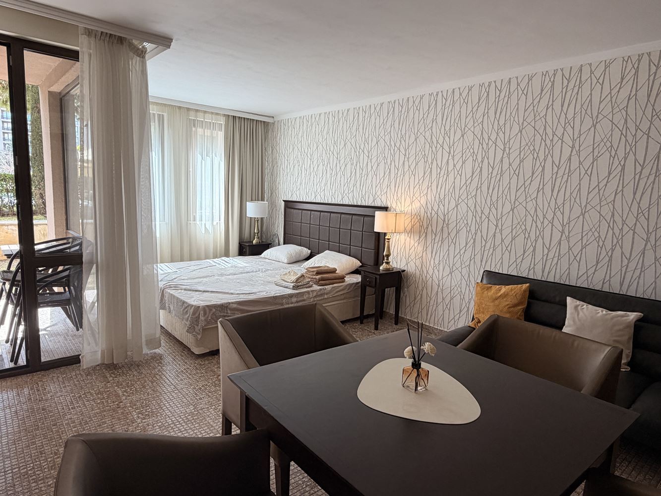 Exkluzivní studio se zahradou a přímým přístupem k bazénu – 100 m od moře ve Slunečném pobřeží