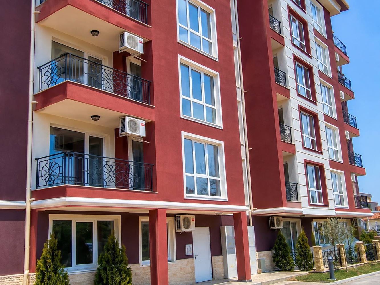 Apartmán s jednou ložnicí v srdci Ravdy – útulné bydlení s výhledem do zeleně